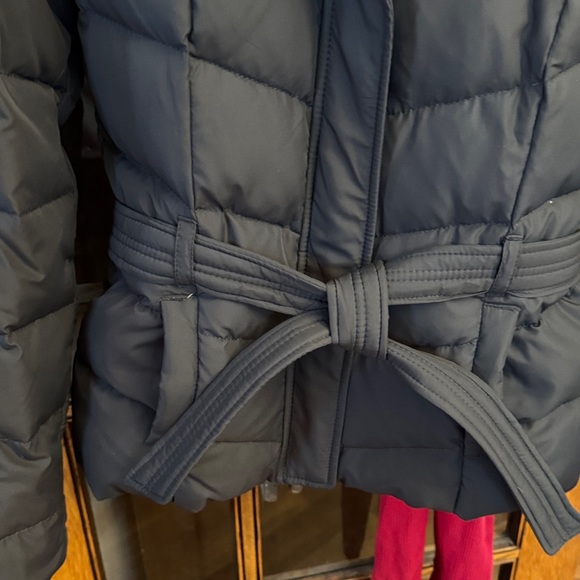 Hollister Women’s Dark Gray Puffer Jacket with Faux Fur Trim - Picture 2 of 5